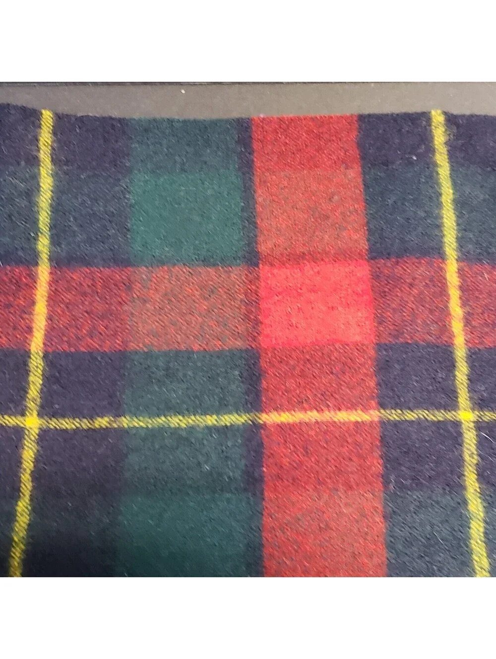 Pendleton 100% Virgin Wool Scarf Red Green Blue Plaid Tartan Fringe USA 51x12